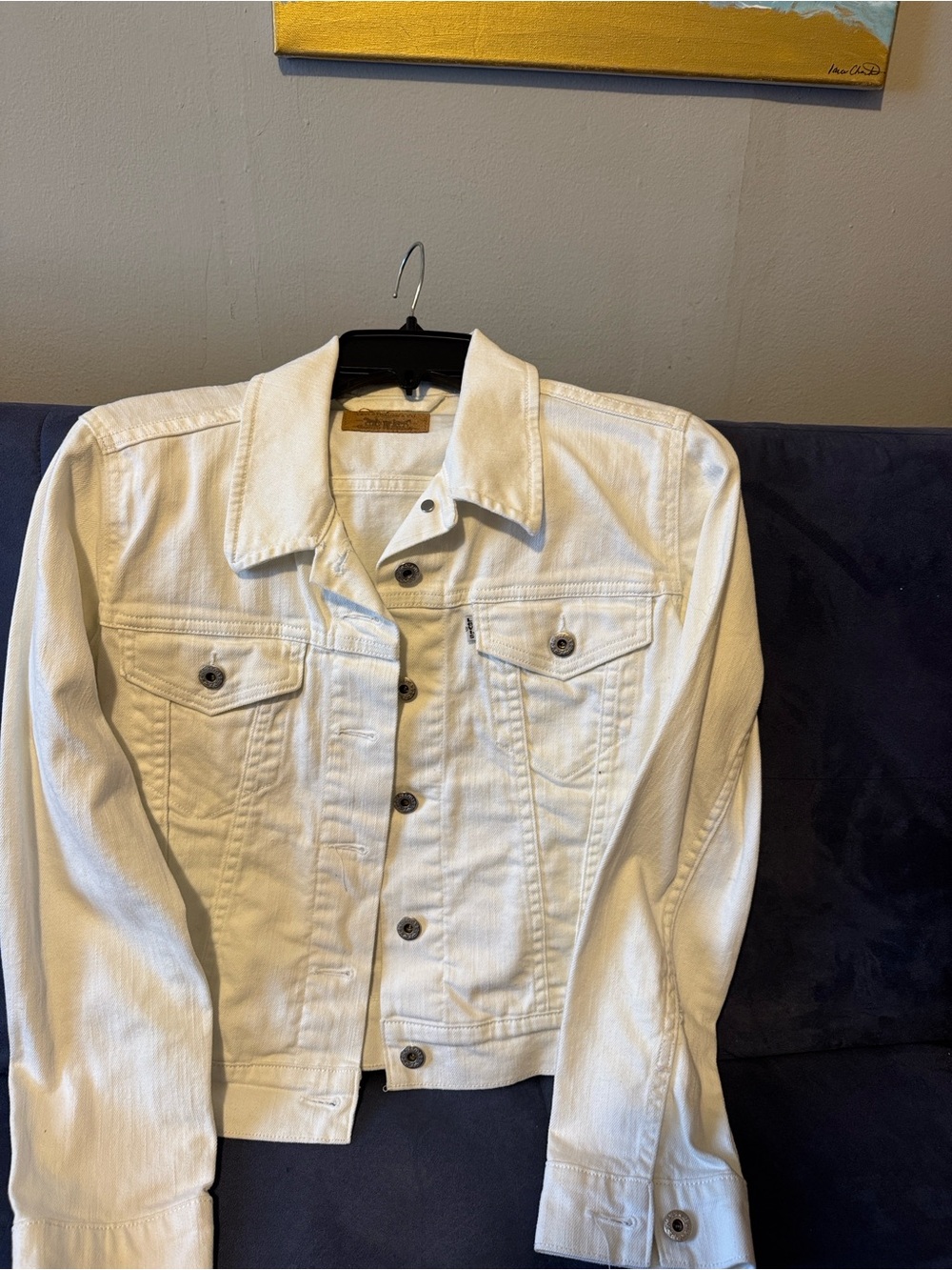 Levi’s Classic White Denim Jacket with Button-Front and Chest Pockets